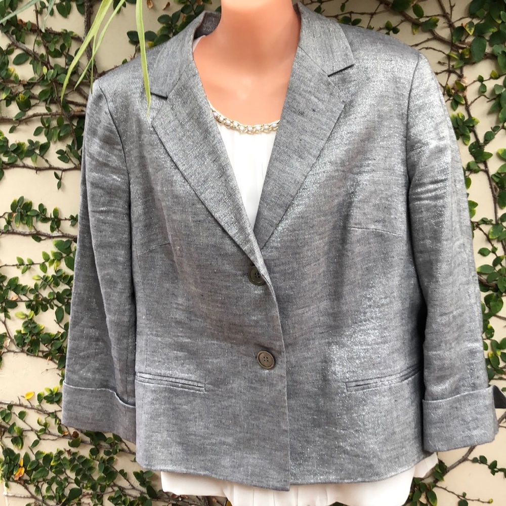 Women’s jacket.